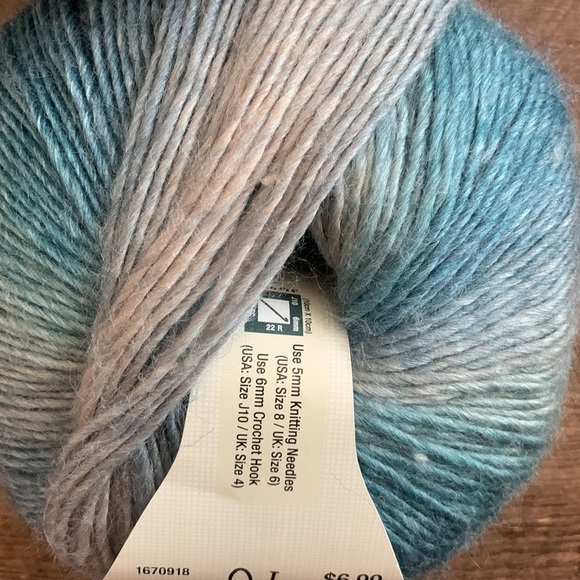 Chloe Yarn in Color Ocean Water by Yarn Bee, Wool Blend, New!! - Picture 3 of 9